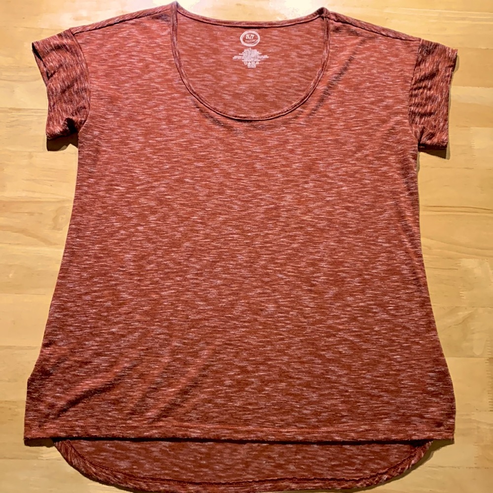 2/$15 Maurices 24/7 heathered rust scoop neck hi lo short sleeve tee, Size L